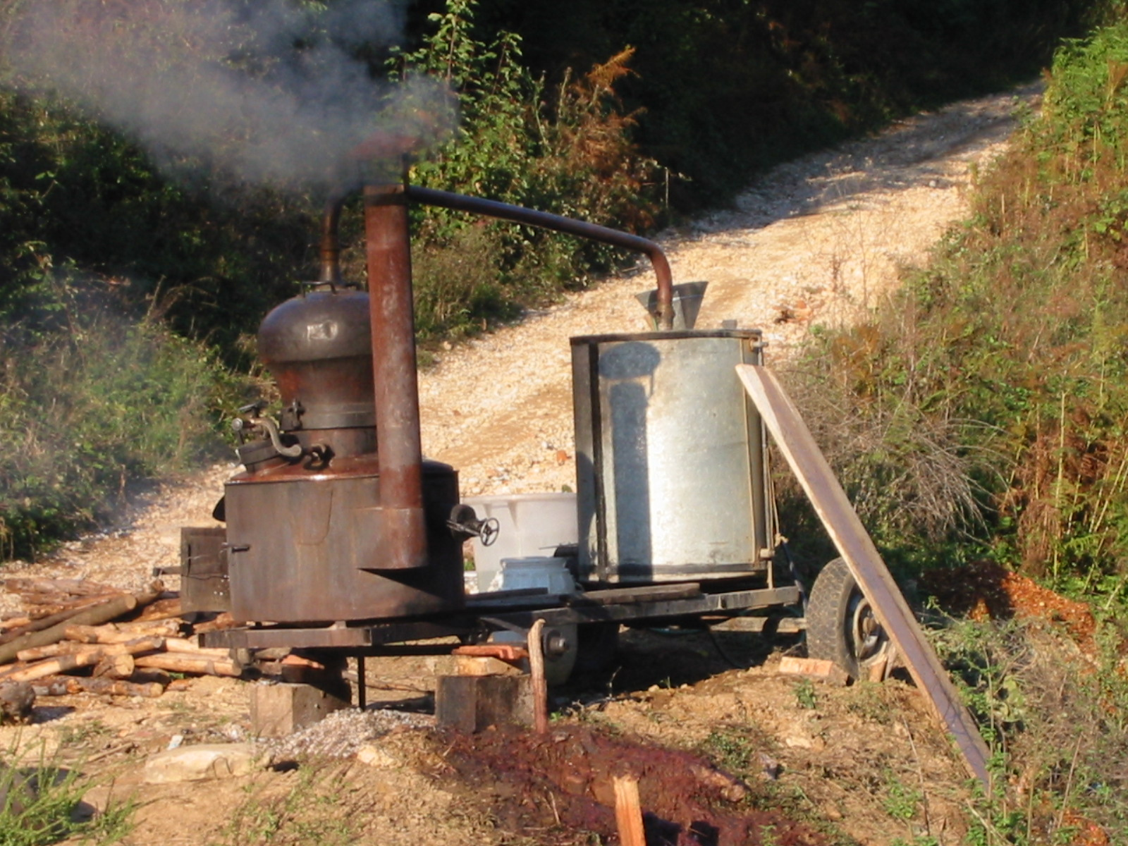 Elaboración tradicional de rakija en Bosnia y Herzegovina