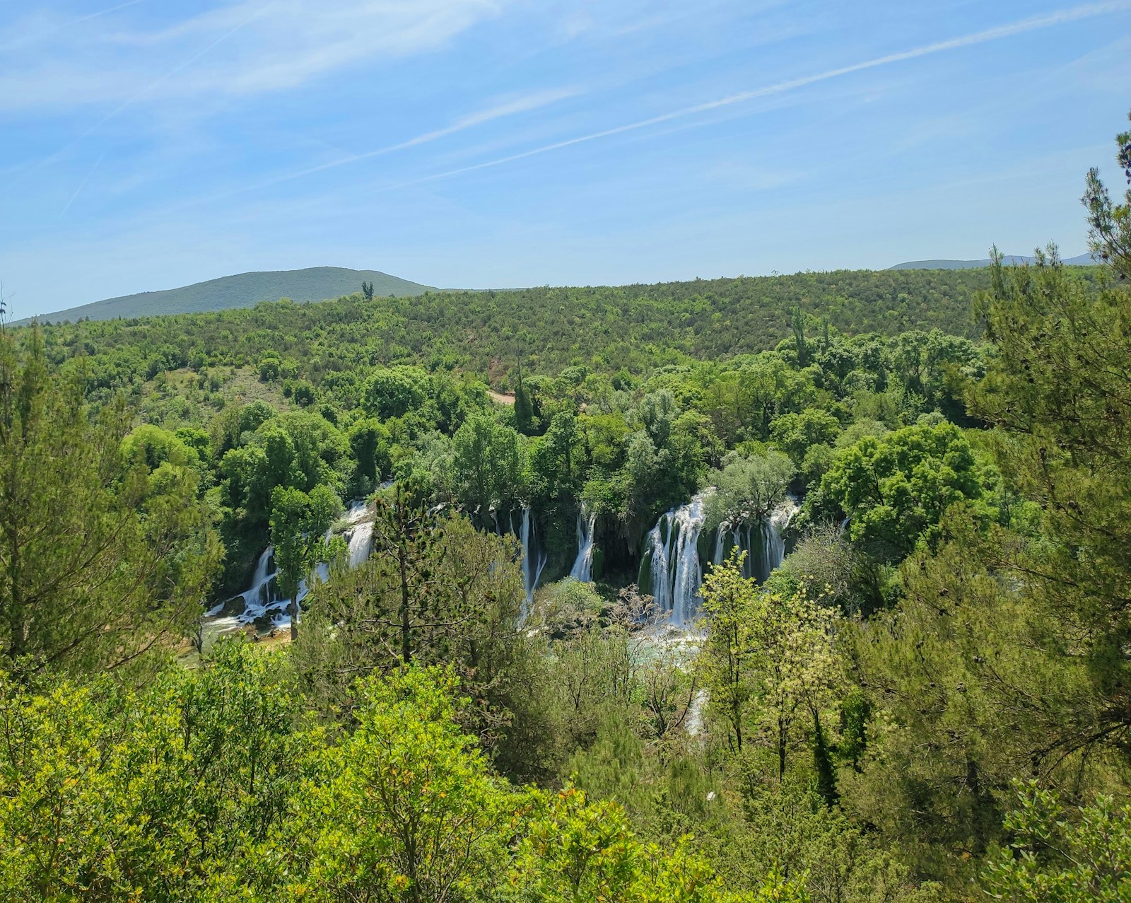 Vista panorámica de las cataratas de Kravice en Bosnia y Herzegovina